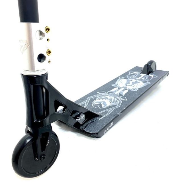 AO Trianon Custom Scooter