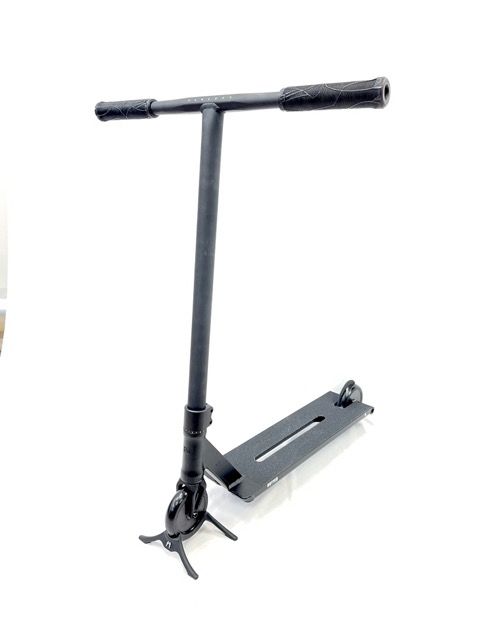 UrbanArtt Champ "M" Scooter Black